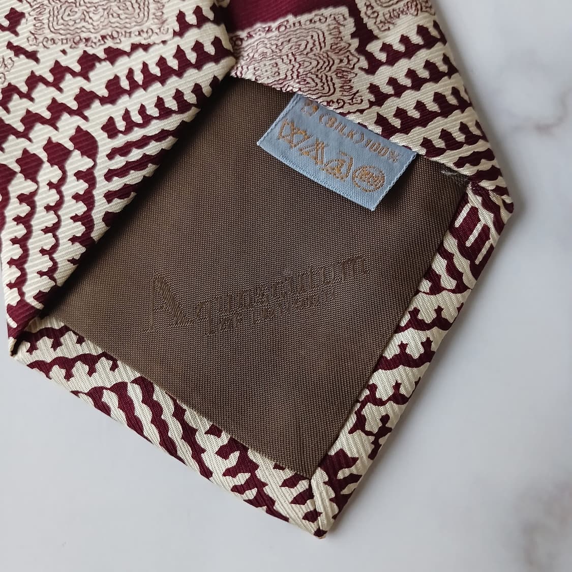 아쿠아스큐텀 실크 버건디 기하 넥타이 9.4cm A+등급 A19309
 상품이미지9