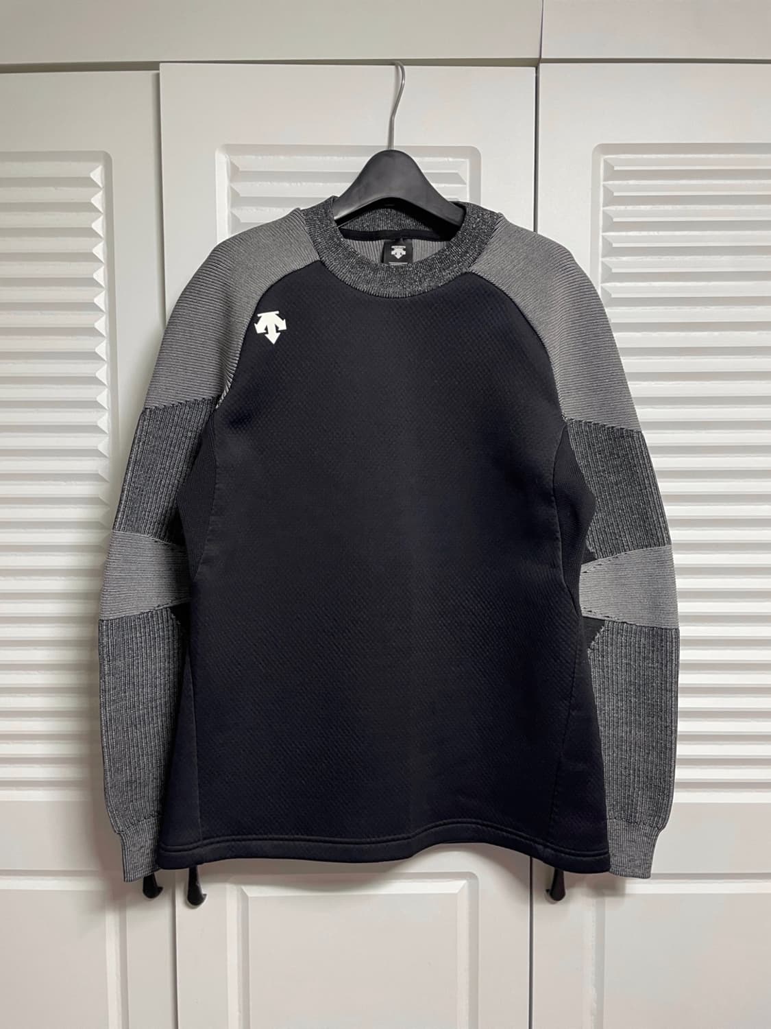 데상트 맨투맨 티셔츠 상품이미지1