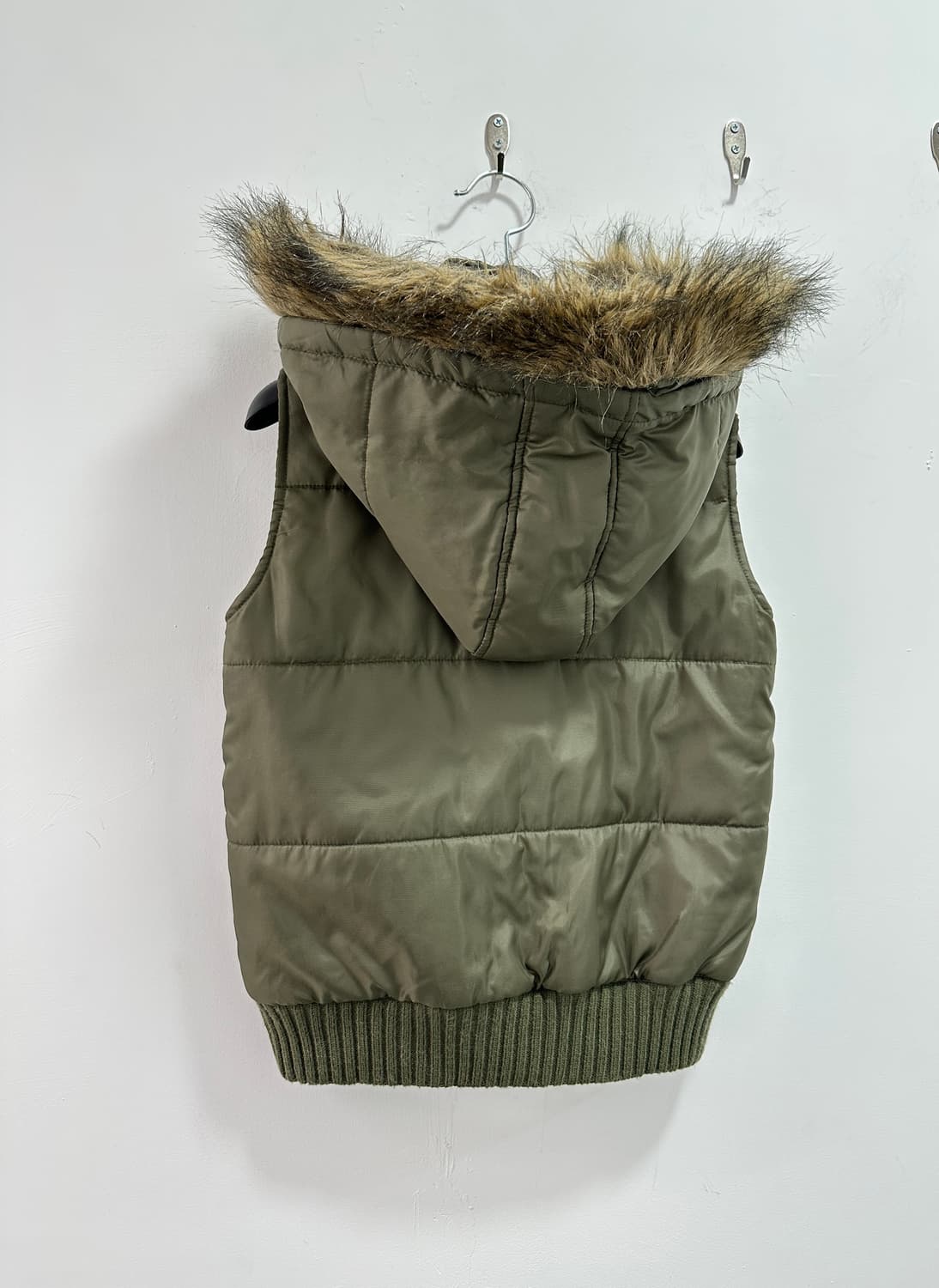 Butterfly patch fur vest 상품이미지5