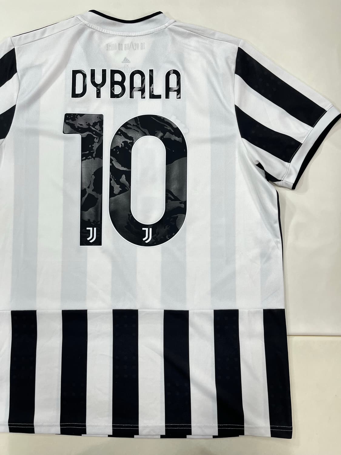 아디다스 21-22 유벤투스 FC 홈 파울로 디발라 상품이미지7
