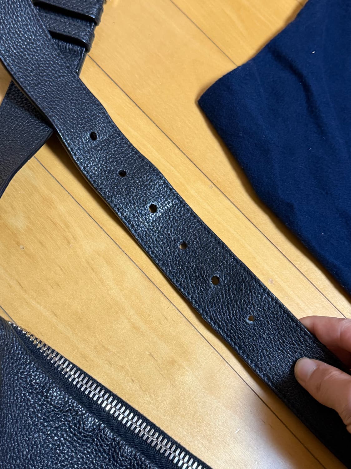 프라다 트라이앵글백 라지 상품이미지4