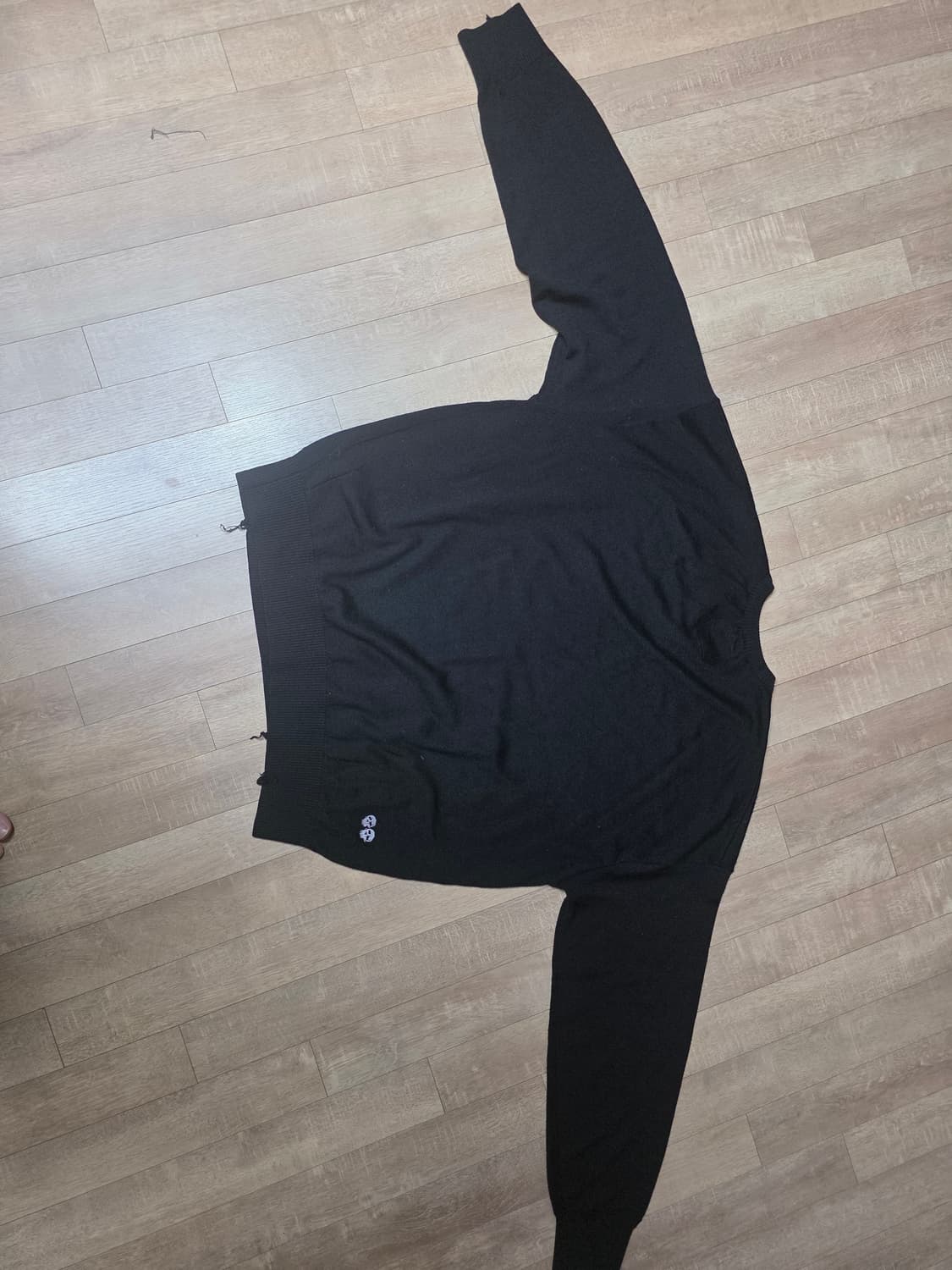 폴리테루 데미지드 브이넥 니트 블랙 4사이즈 상품이미지7