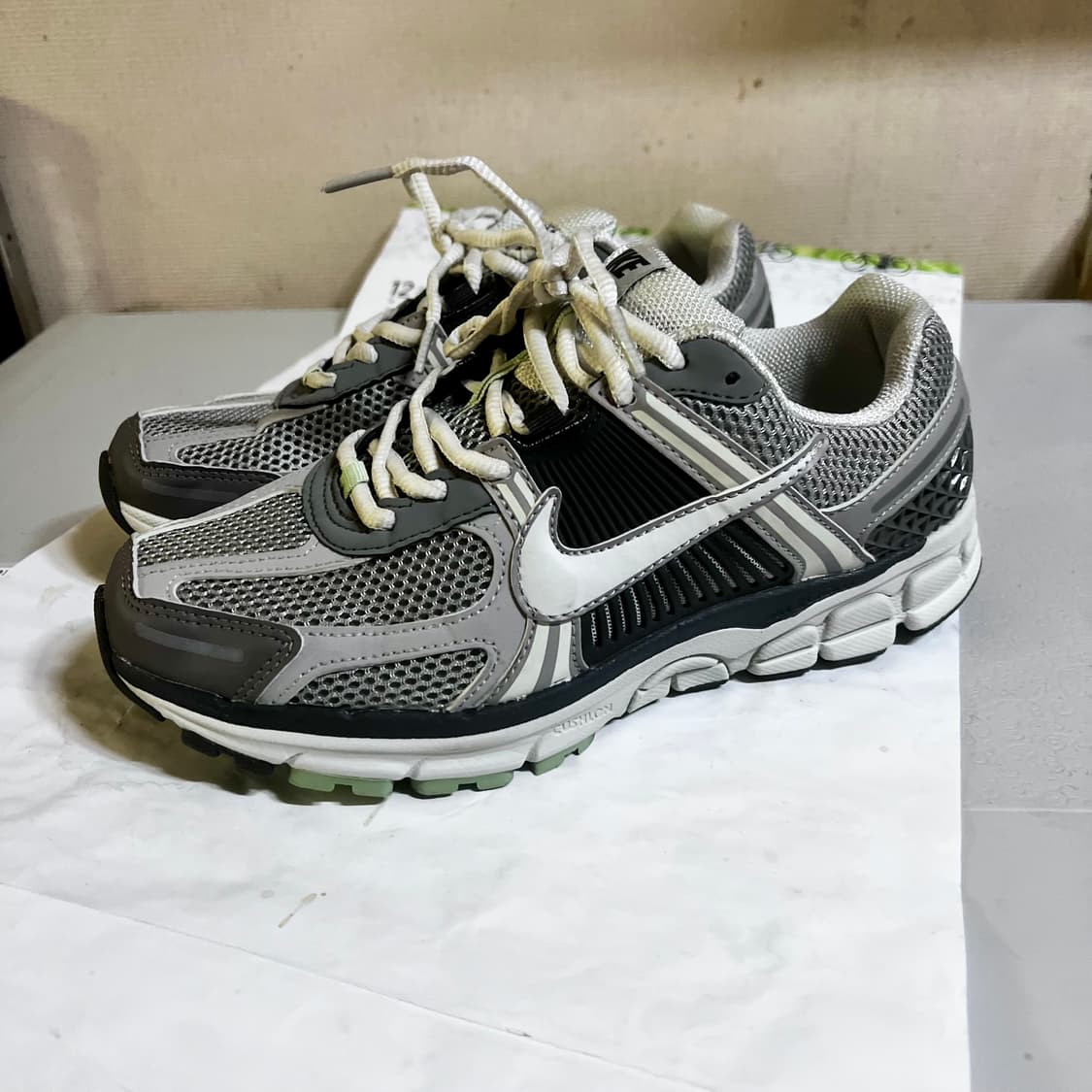 [270] 여성용 나이키 줌 보메로 5 러닝화 코블스톤 상품이미지1