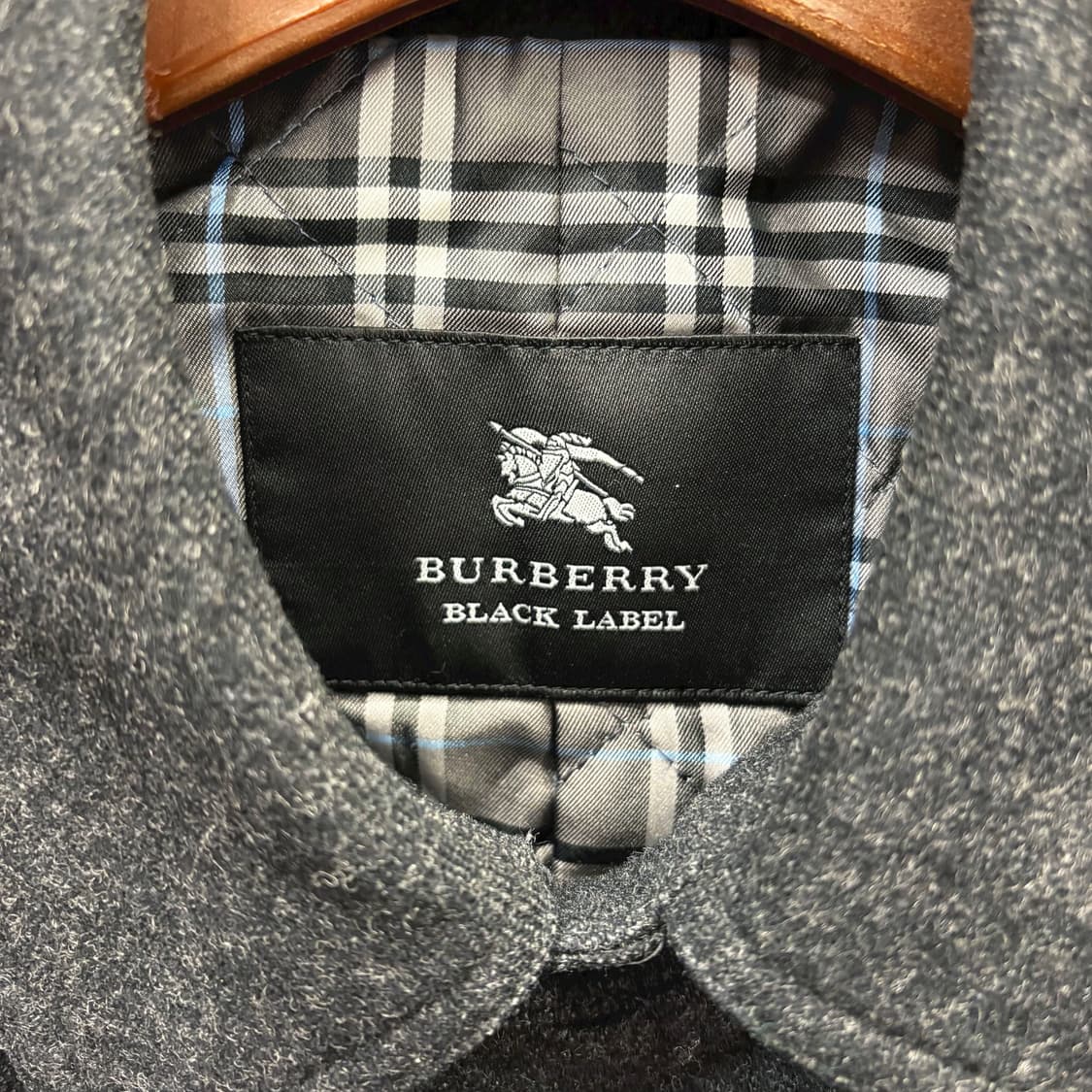 버버리 블랙 라벨 하프 울 코트 히든 집업 배색 체크 안감 디테일 차콜 상품이미지7