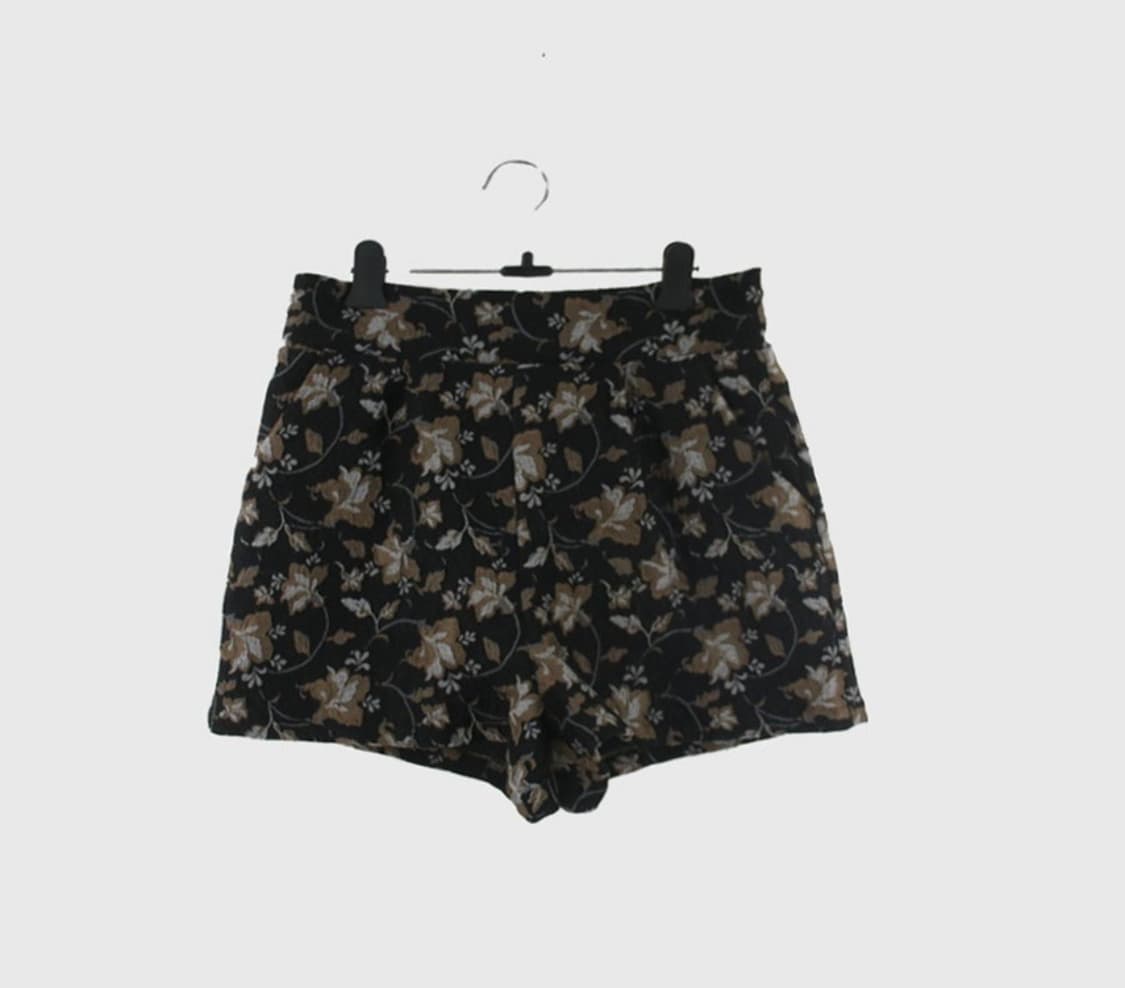 Black Floral High-Waisted Shorts 상품이미지1