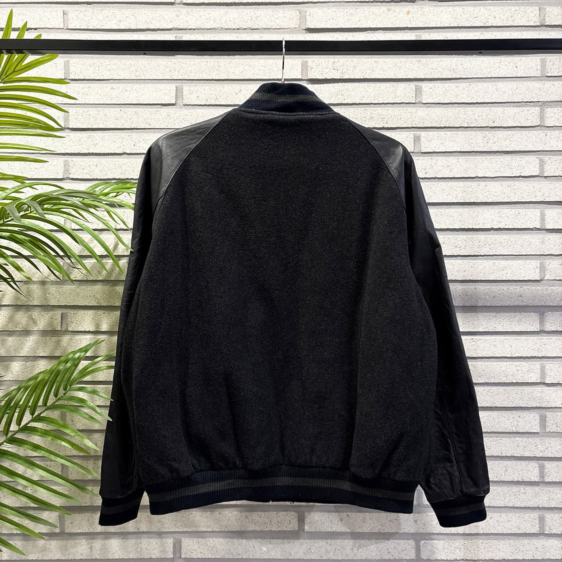 USA VINTAGE 제뉴인 레더 울 바시티 자켓 퀼팅안감 디테일 블랙 상품이미지3