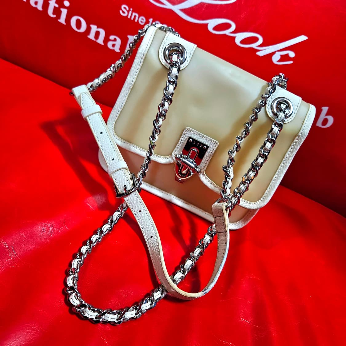 러브캣(LOVCAT) 우레탄 가죽 블럭 화이트 미니 체인백 상품이미지1