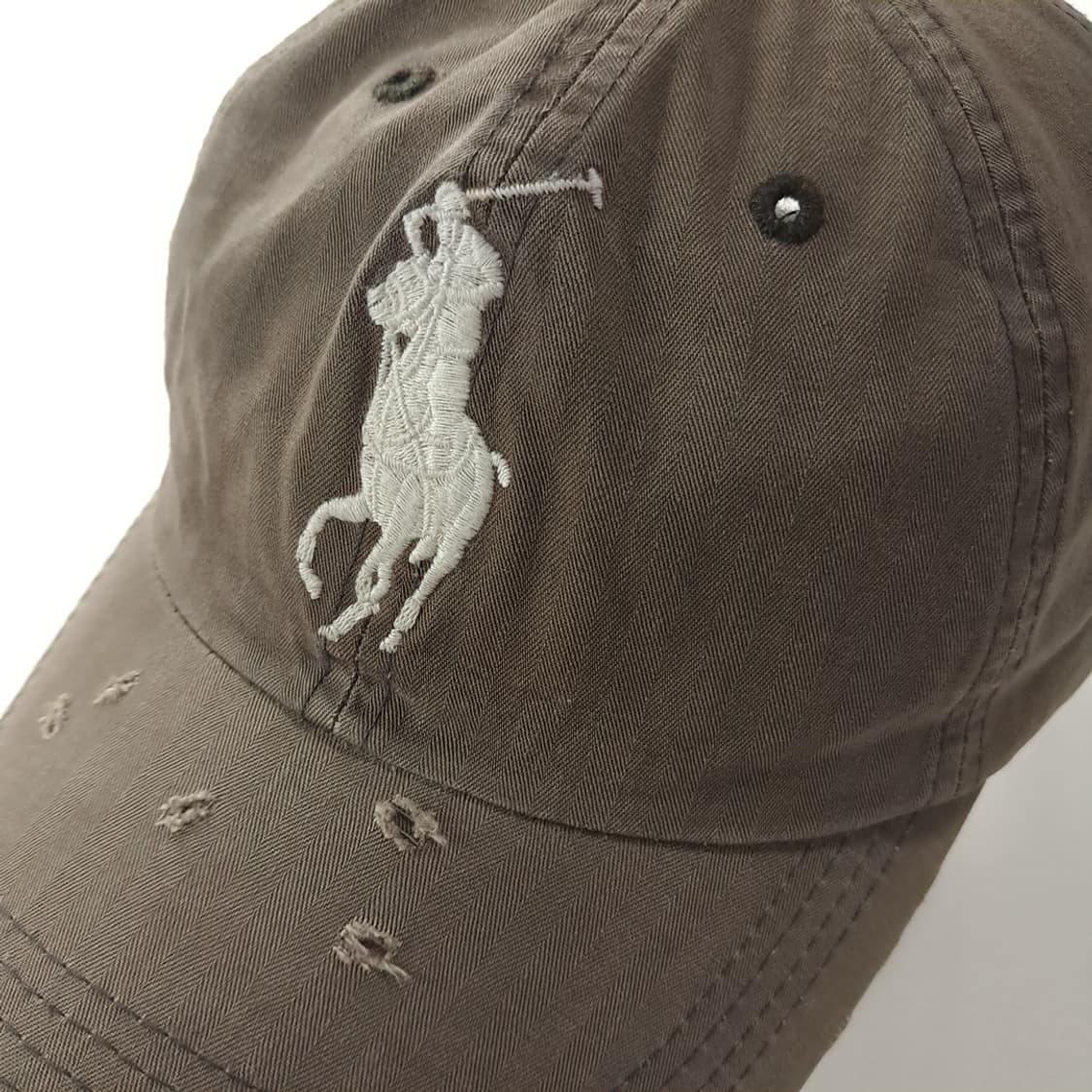 CK469 폴로 00s 화이트 빅포니 데미지드 볼캡 모자 상품이미지1