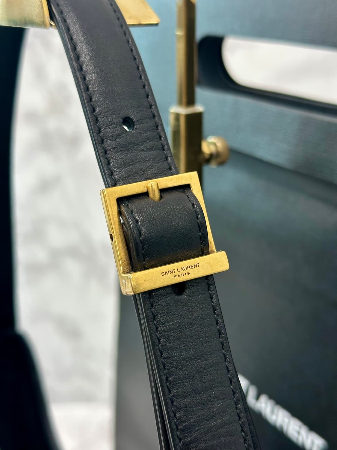 [정품] 생로랑 le 5 a 7 호보백 미디움 블랙 상품이미지6