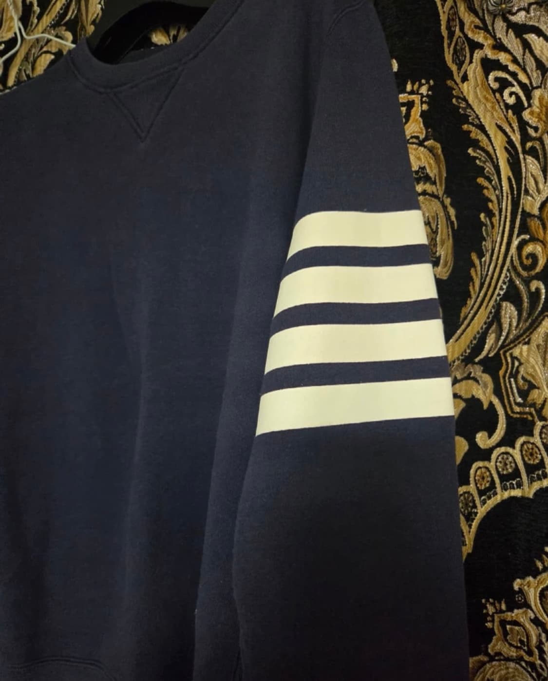 [정품] 톰브라운 사선 완장 맨투맨 네이비 S 상품이미지2