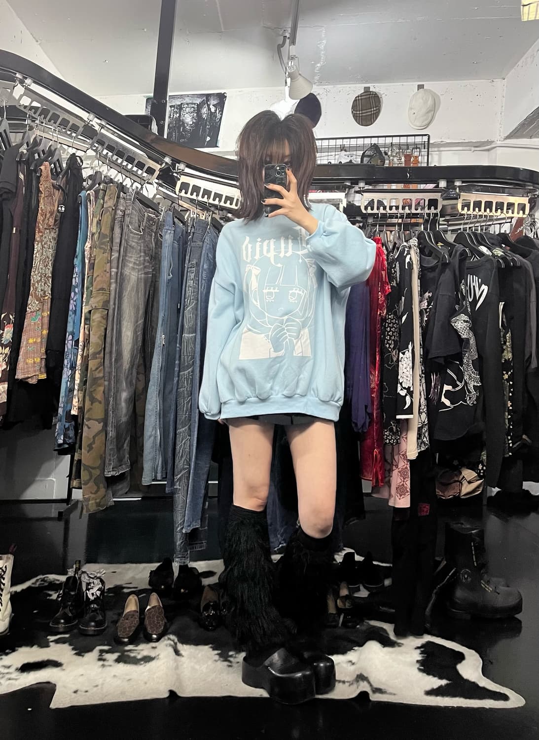 오버핏 캐릭터 맨투맨 상품이미지1
