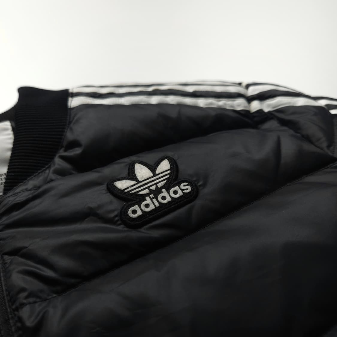 아디다스 슈퍼스타 트레포일 경량 다운 패딩 (S) 상품이미지3