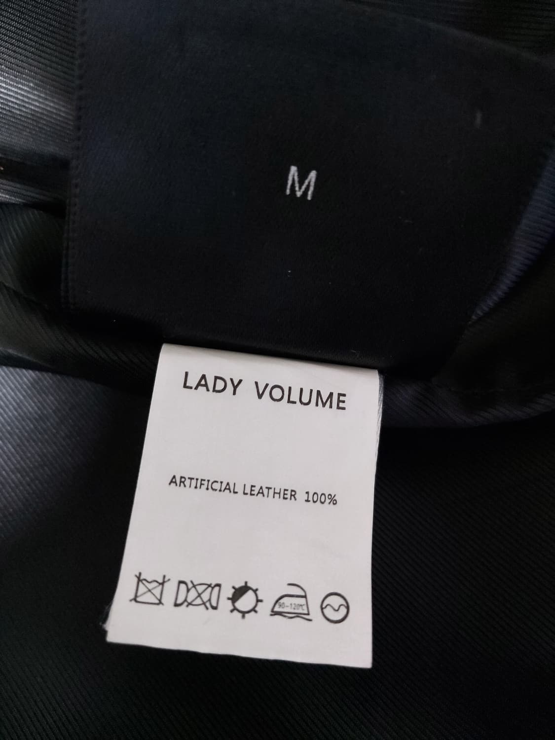 레이디볼륨 블랙 레더 자켓 (M)

 상품이미지7