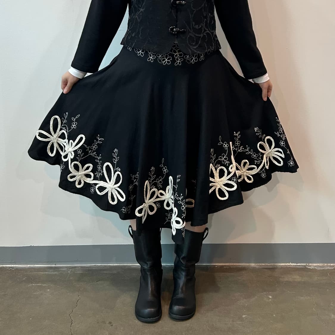 블랙 플라워패턴 플레어 스커트 상품이미지2