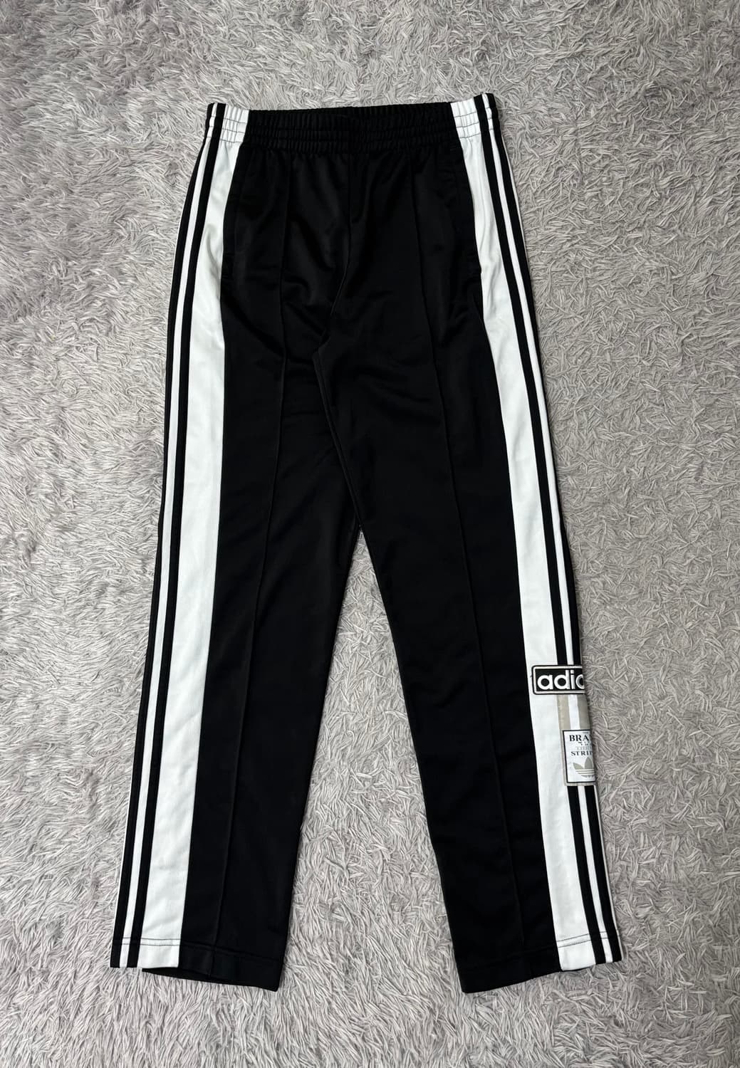 아디다스 블랙 스냅버튼 트랙팬츠 상품이미지3