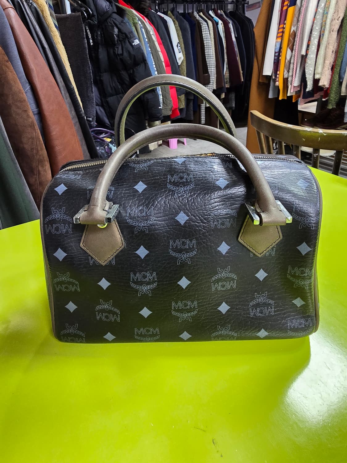 MCM 블랙 보스턴백 라이언 프린팅 (1380) 상품이미지2