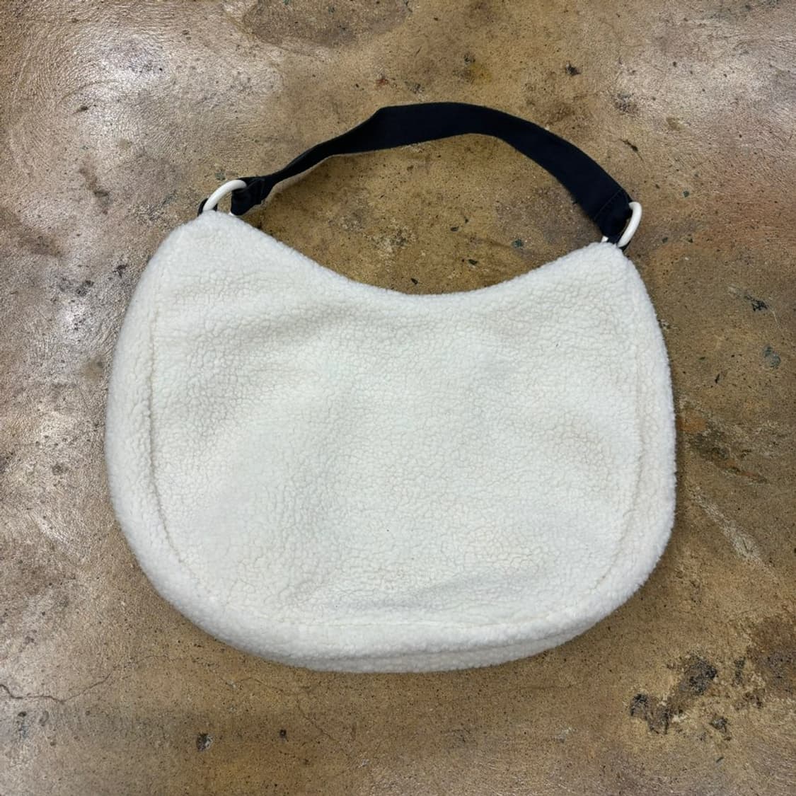 아디다스 화이트 뽀글이 플리스 숄더백 상품이미지3