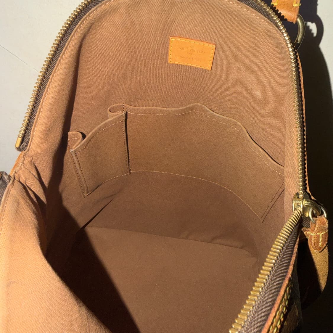 루이비통 모노그램 락킷 버티칼 토트 상품이미지8