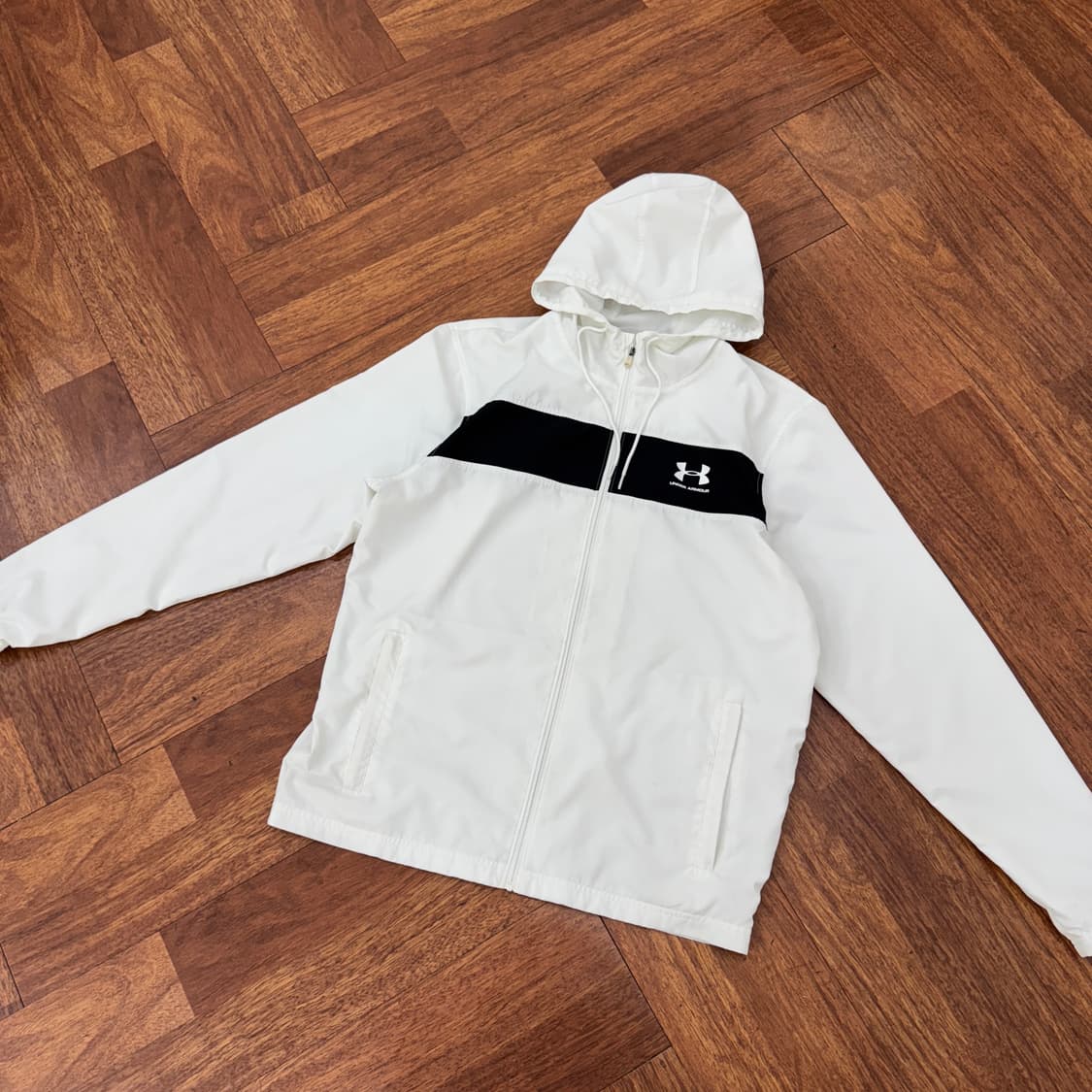 XL 언더아머 화이트 후드 바람막이 집업  상품이미지2