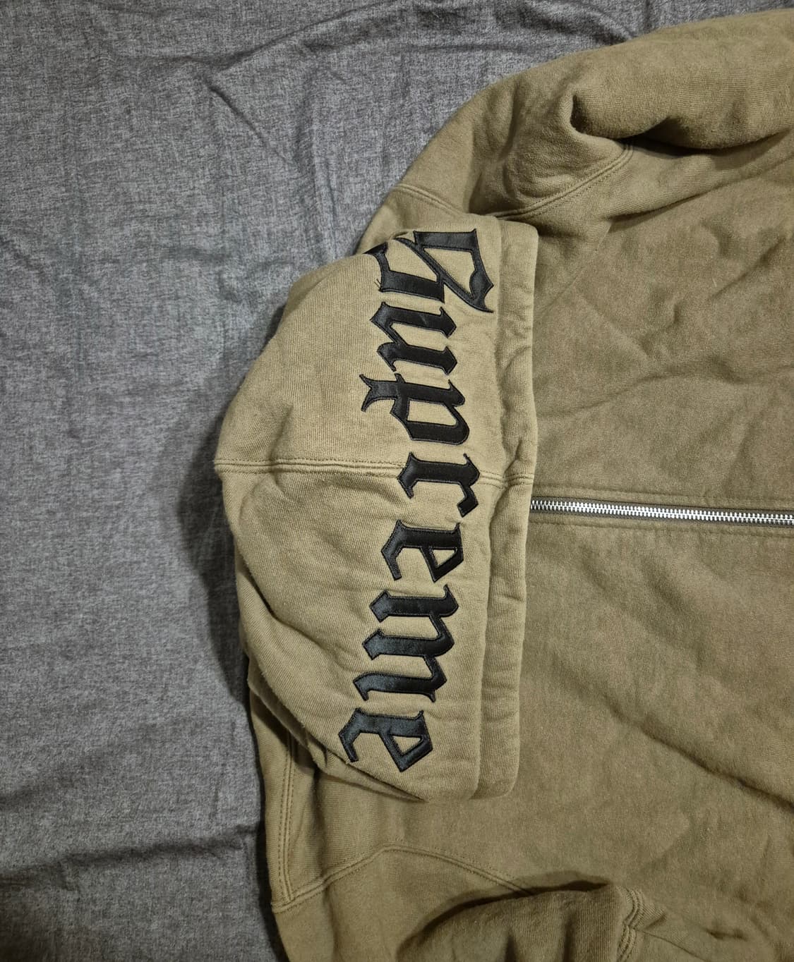 [L] 16FW 슈프림 올드 잉글리쉬 후드 로고 집업 (올리브) 상품이미지5