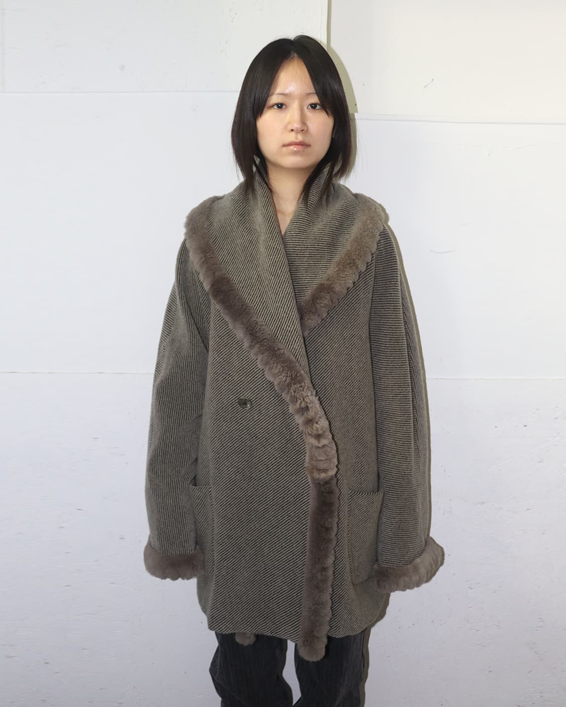 펜디 시어링 트림 울 코트 상품이미지1