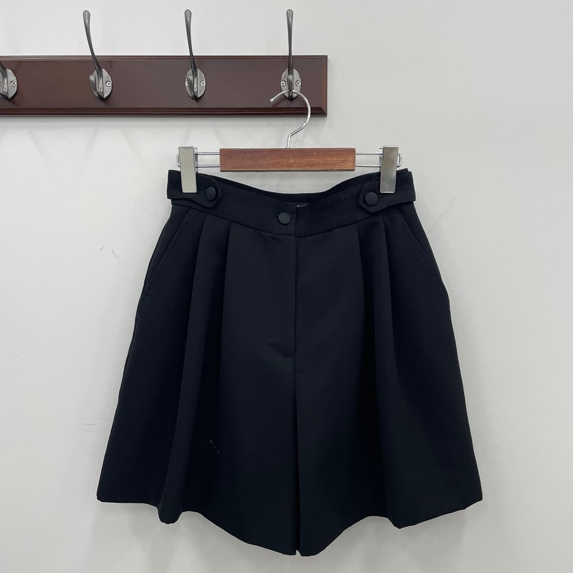 돌체앤가바나 검정색 플리츠 반바지 상품이미지1