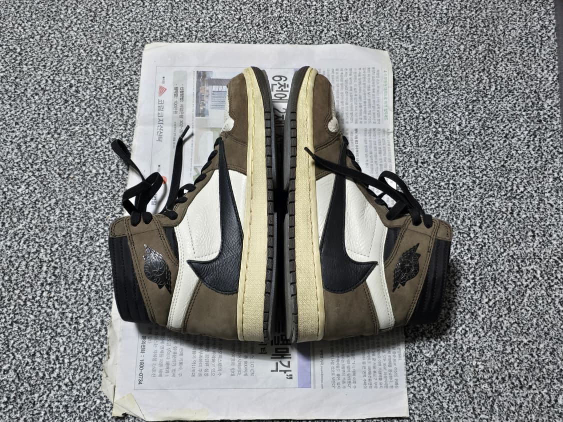 [250] 조던 1 트래비스 스캇 레트로 하이 OG SP 모카 상품이미지4