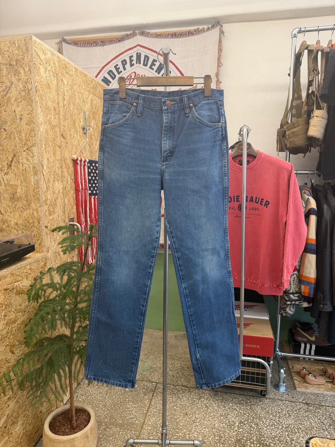 랭글러 중청 데님팬츠 상품이미지1