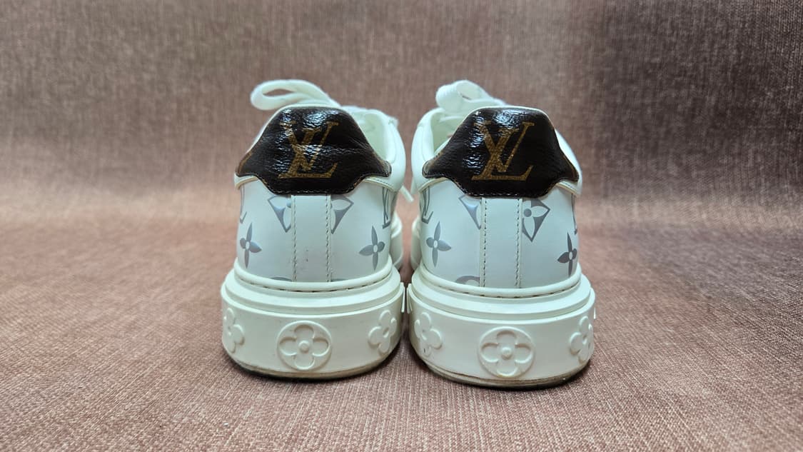 루이비통 정품  230mm- 일회착 타임아웃 이니셜 레더 스니커즈  상품이미지5