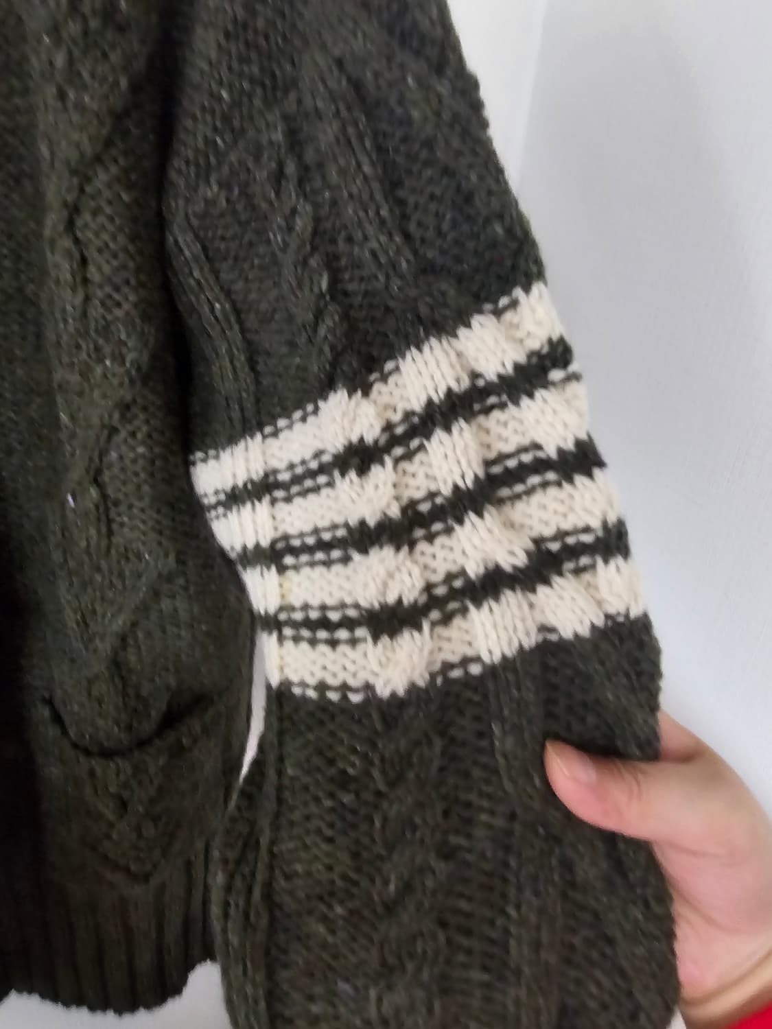 톰브라운 23fw 모헤어 사선완장 가디건(3/딥카키/정품) 상품이미지3