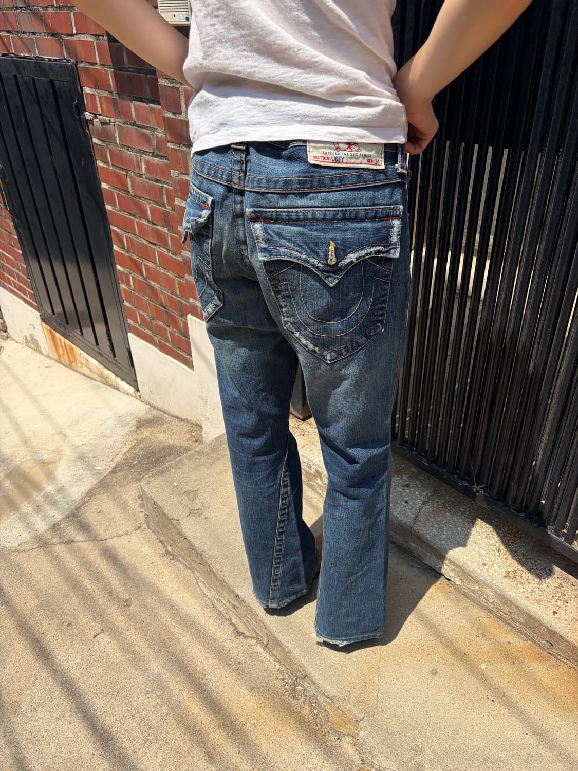 31) True Religion Joey 부츠컷 데님 팬츠 상품이미지3