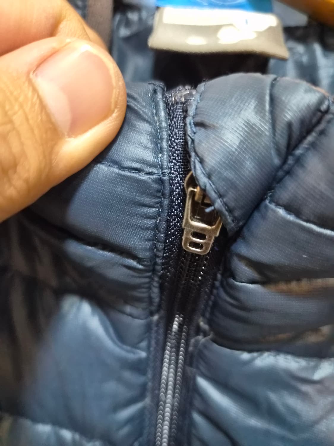 L) 살로몬 프로맨 경량 패딩 팝니다 상품이미지4