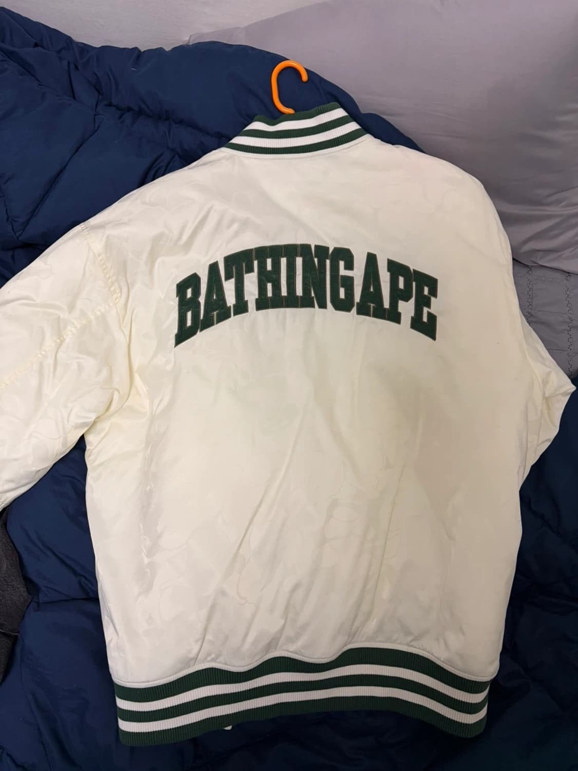 베이프 토널 솔리드 카모 패디드 바시티 자켓 상품이미지2