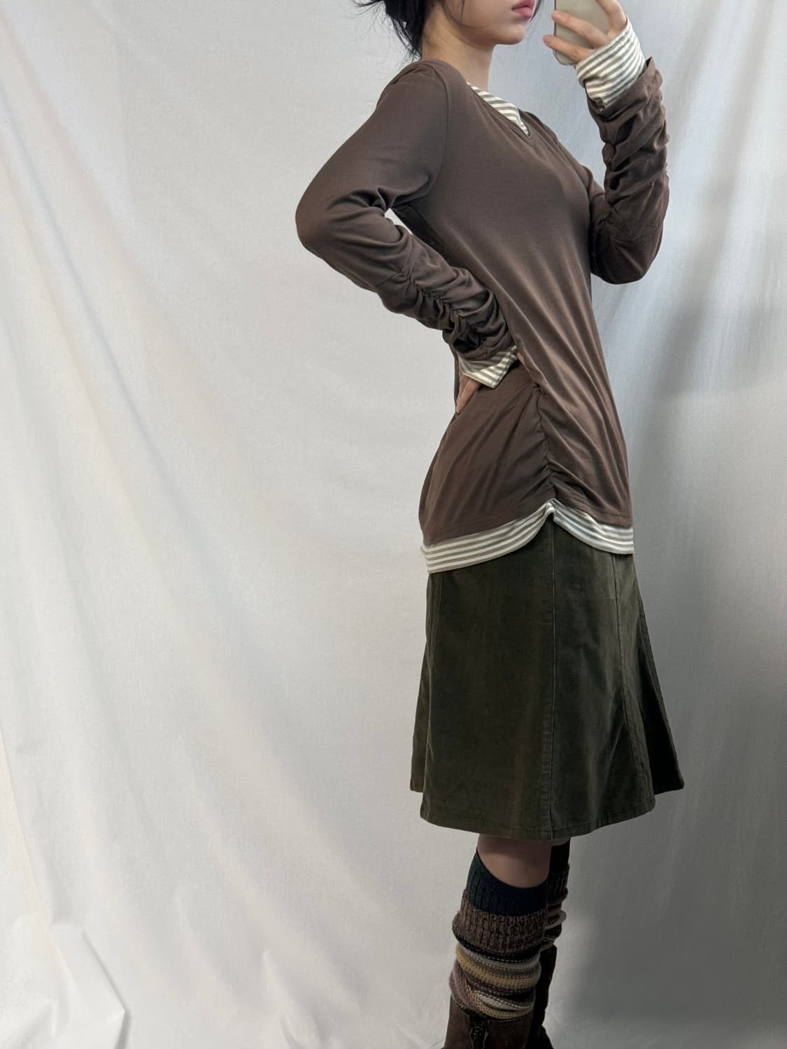 핸드 워머 셔링 디테일 레이어드 롱 슬리브 티 상품이미지3