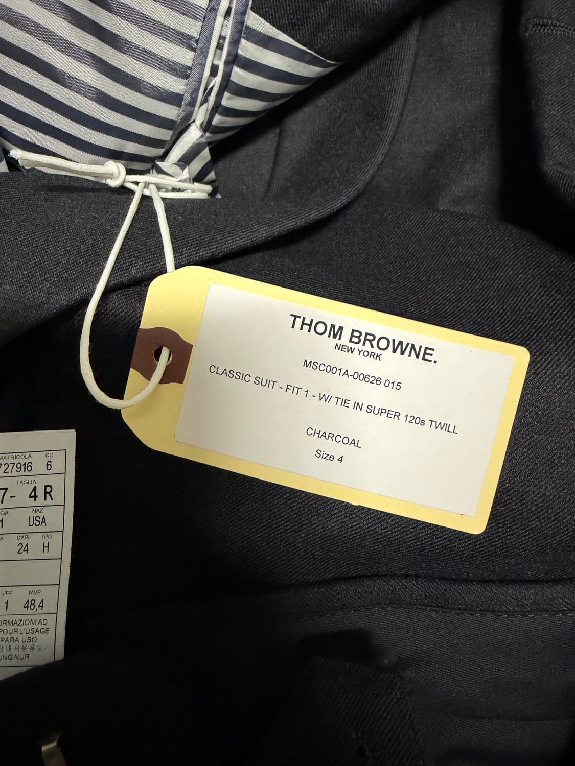 톰브라운 클래식 수트 차콜 상 하의 타이 풀셋트 4사이즈 새상품 팝니다 상품이미지2