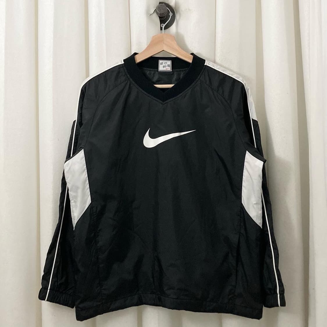 나이키 블랙 화이트 배색 빅로고 웜업 상품이미지2