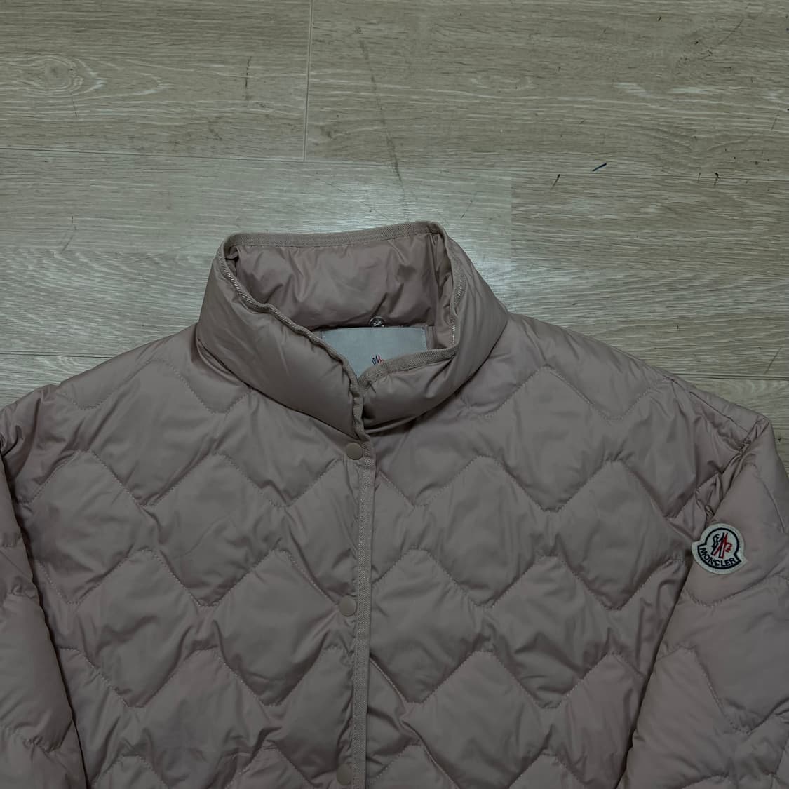 몽클레어 여성 구스다운 퀼팅 와펜 경량패딩 점퍼 [라이트 핑크] 0사이즈 상품이미지2