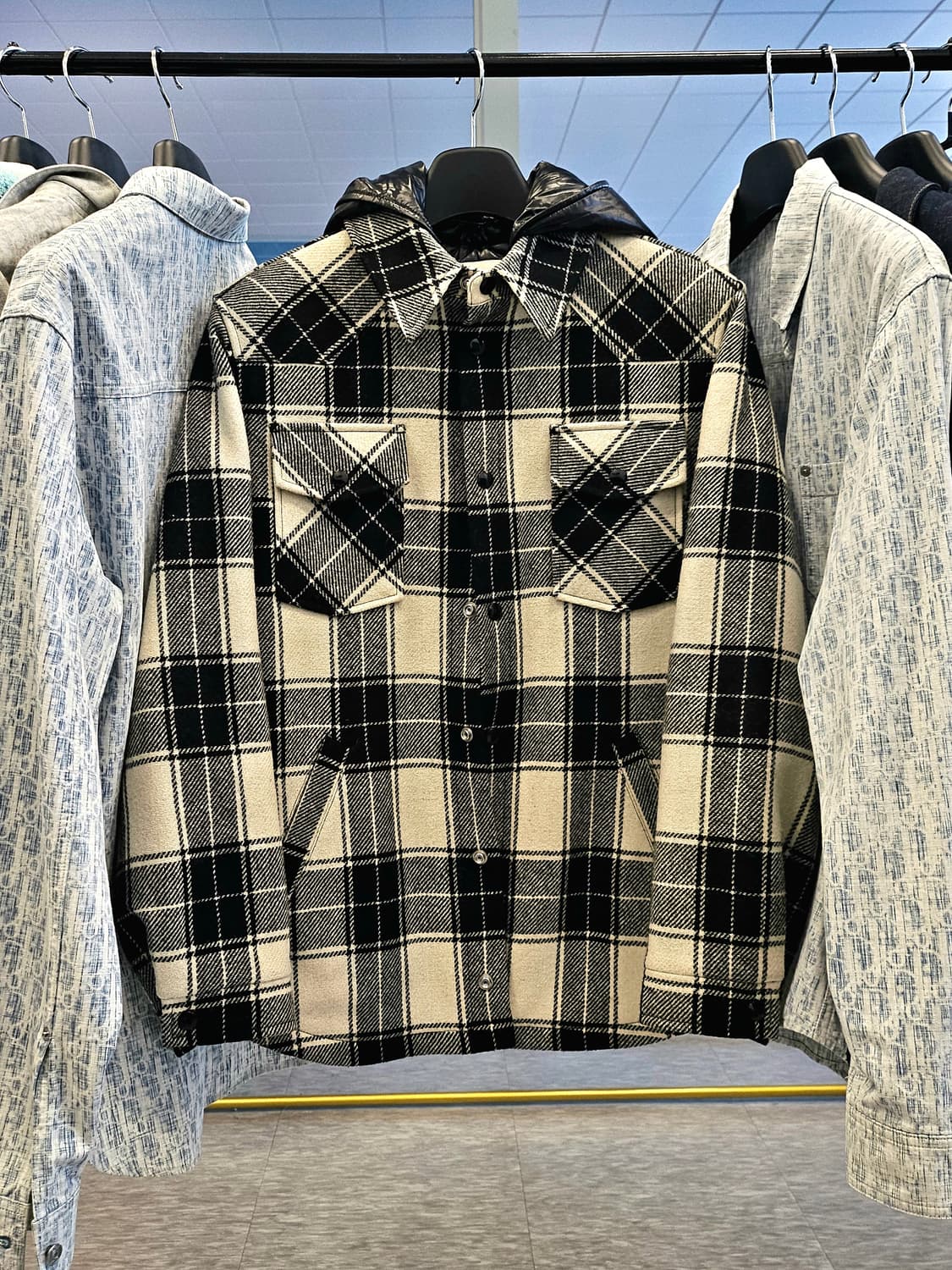 셀린느 체크 후드 패딩자켓 44사이즈
 상품이미지2