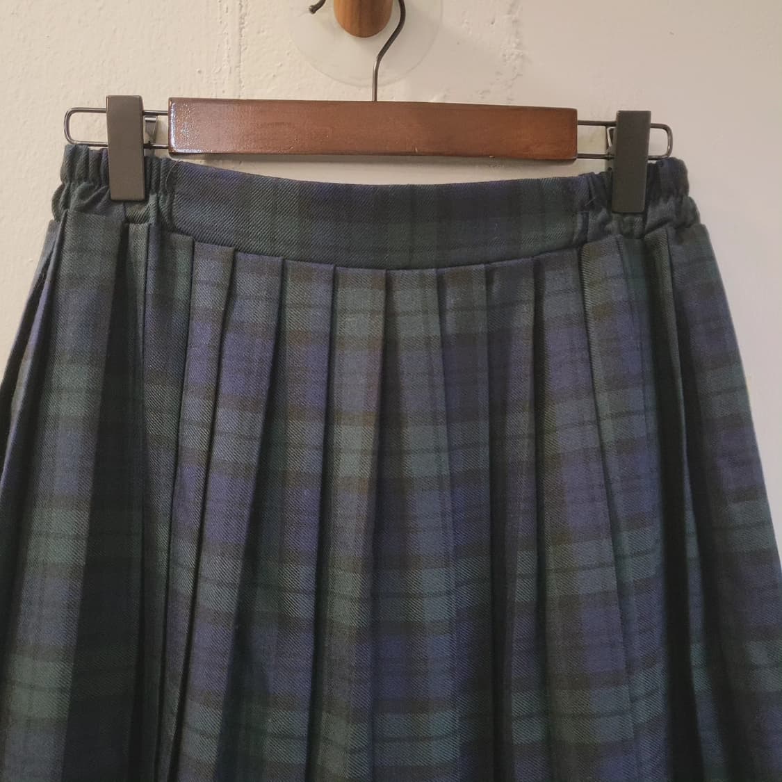 어스뮤직 체크 플리츠 밴딩스커트 상품이미지3