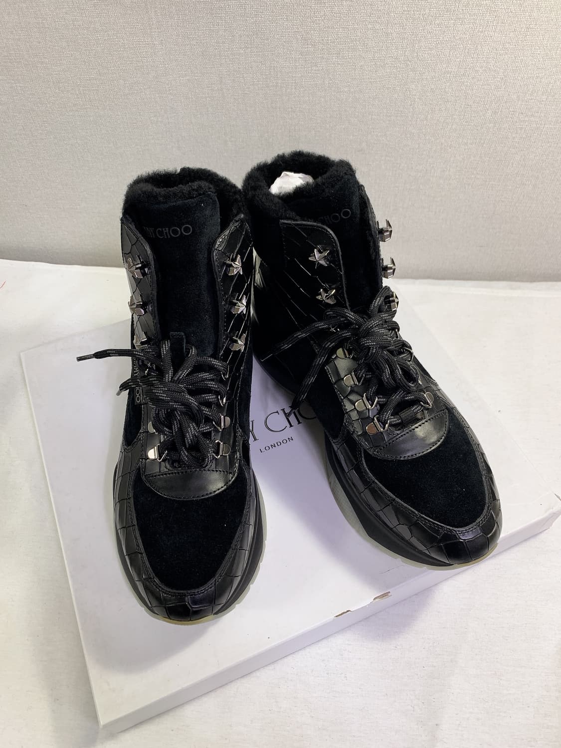 (새상품)지미추 남성 블랙 크로커 하이탑 상품이미지1