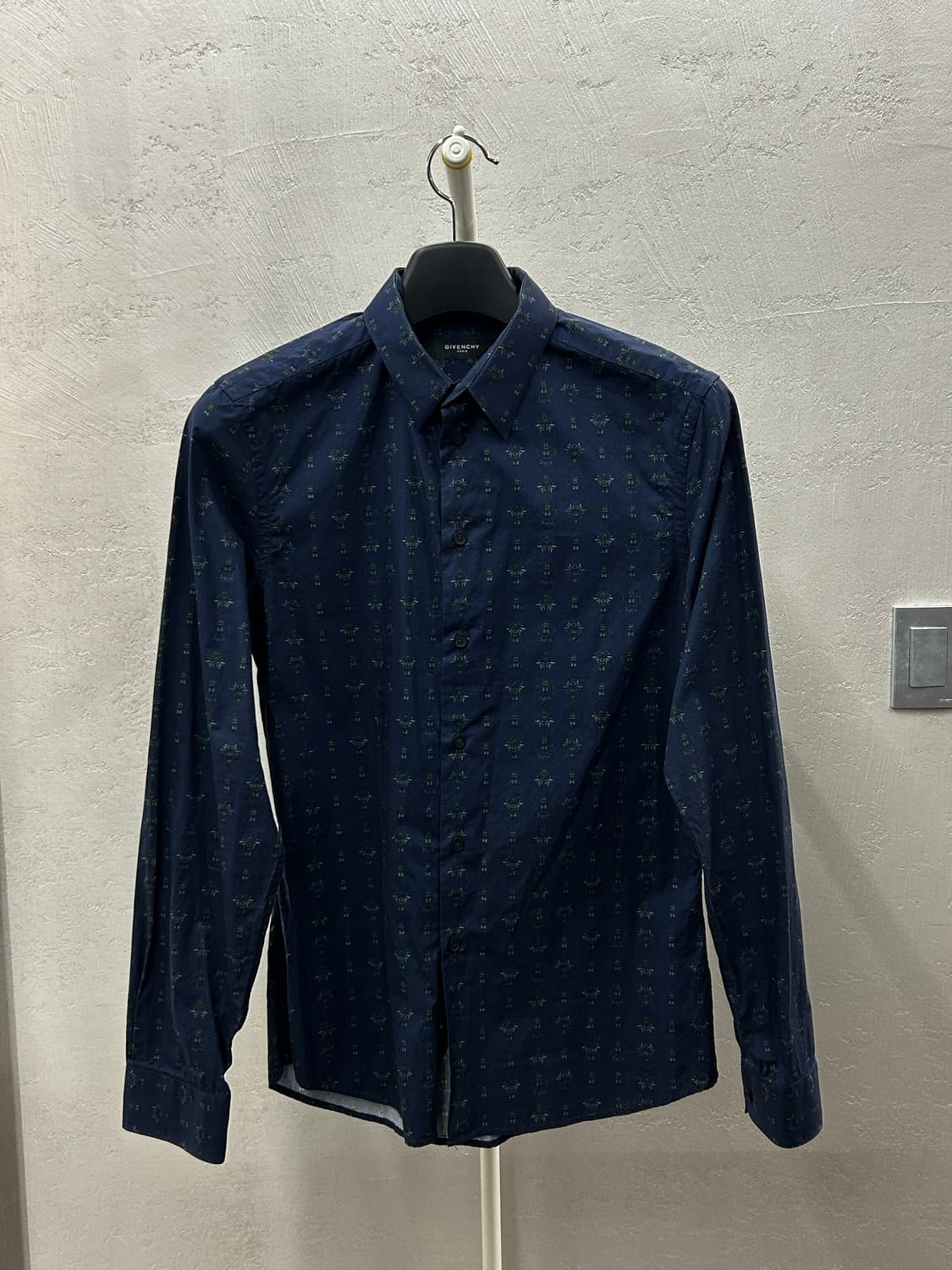 명품 지방시(GIVENCHY) 남성 긴팔 패턴 셔츠 네이비 상품이미지2
