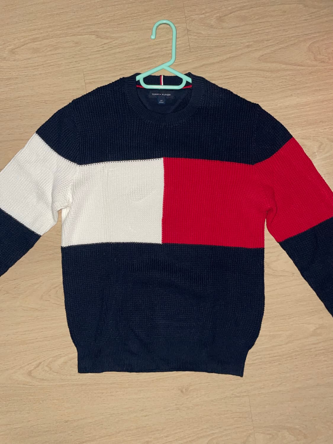 타미힐피거 빅로고 니트 스웨터 상품이미지1