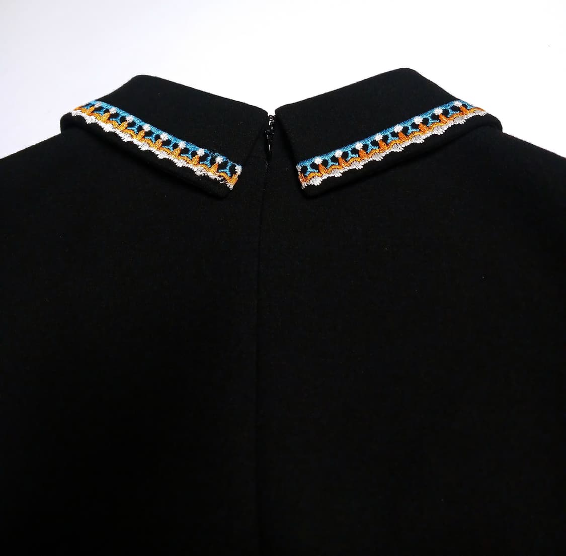 오즈세컨 O'2nd 자수장식 플리츠배색 도톰 원피스 상품이미지4