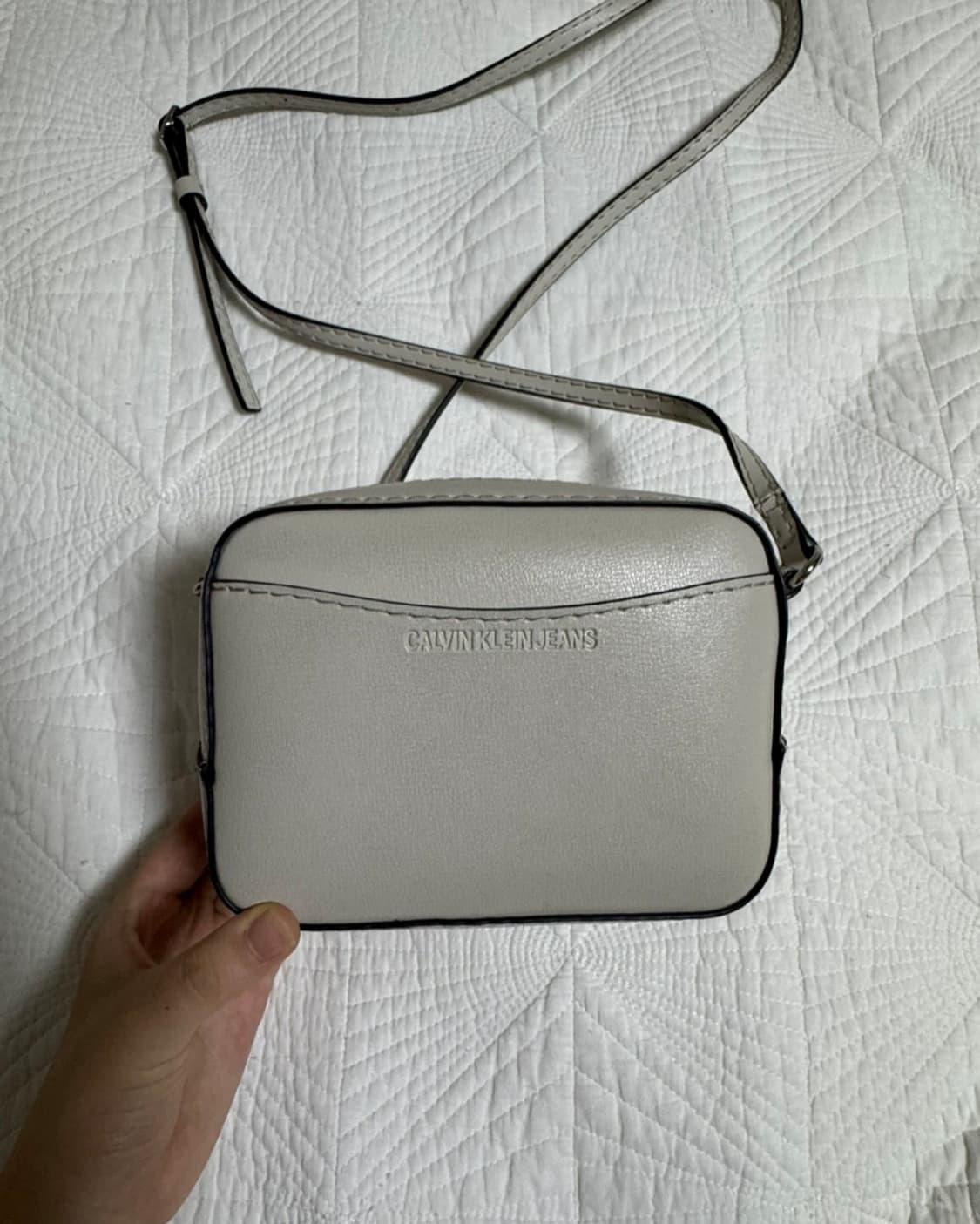 캘빈클라인 CK 로고 크로스백 가방 [새상품급] 상품이미지2