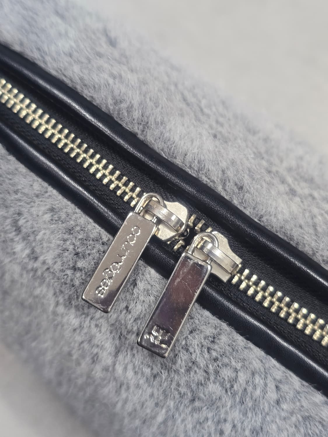 꾸레쥬 그레이 퍼 숄더백  상품이미지5