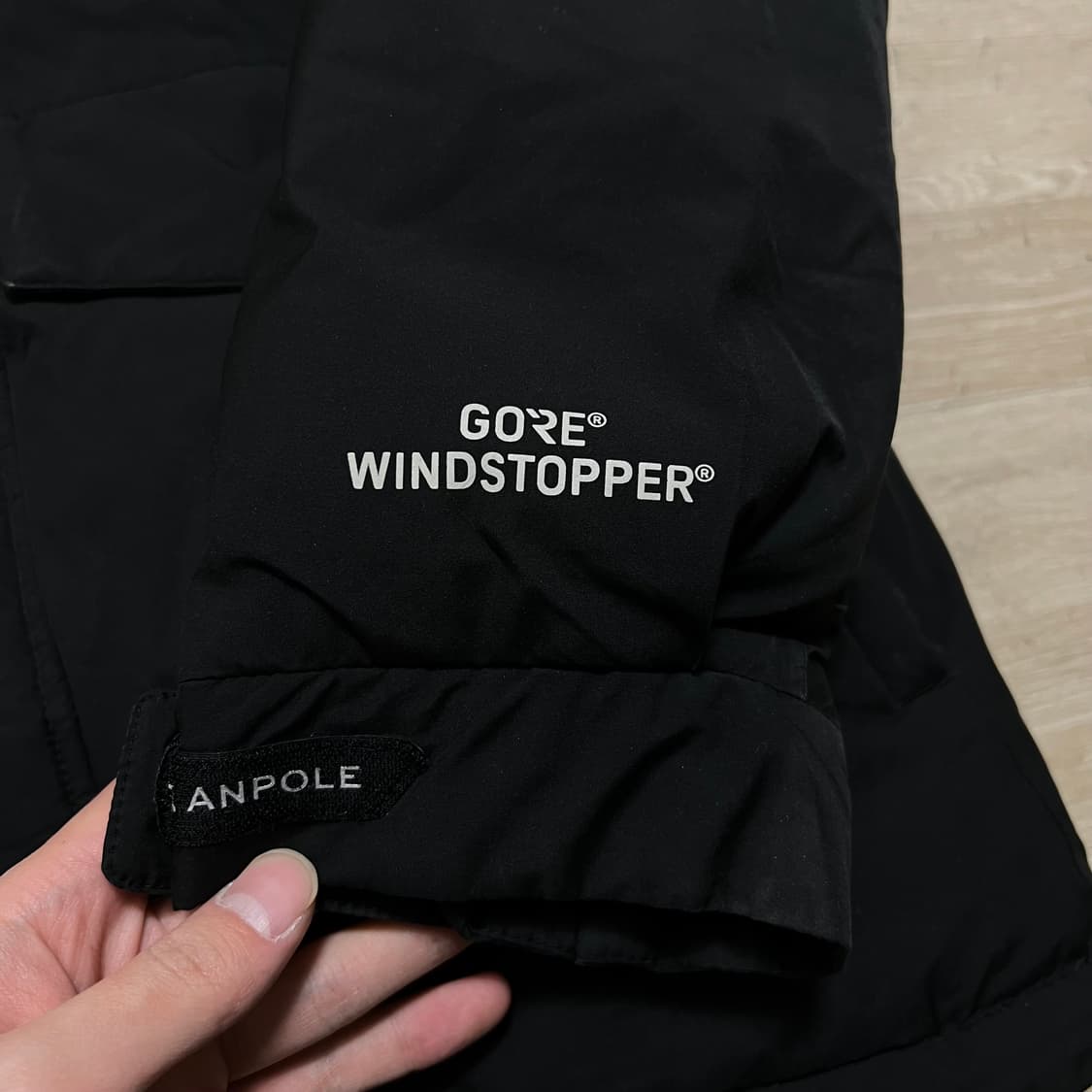 빈폴 아웃도어 덕다운 와펜 후드 패딩 점퍼 [블랙] L/100 상품이미지5