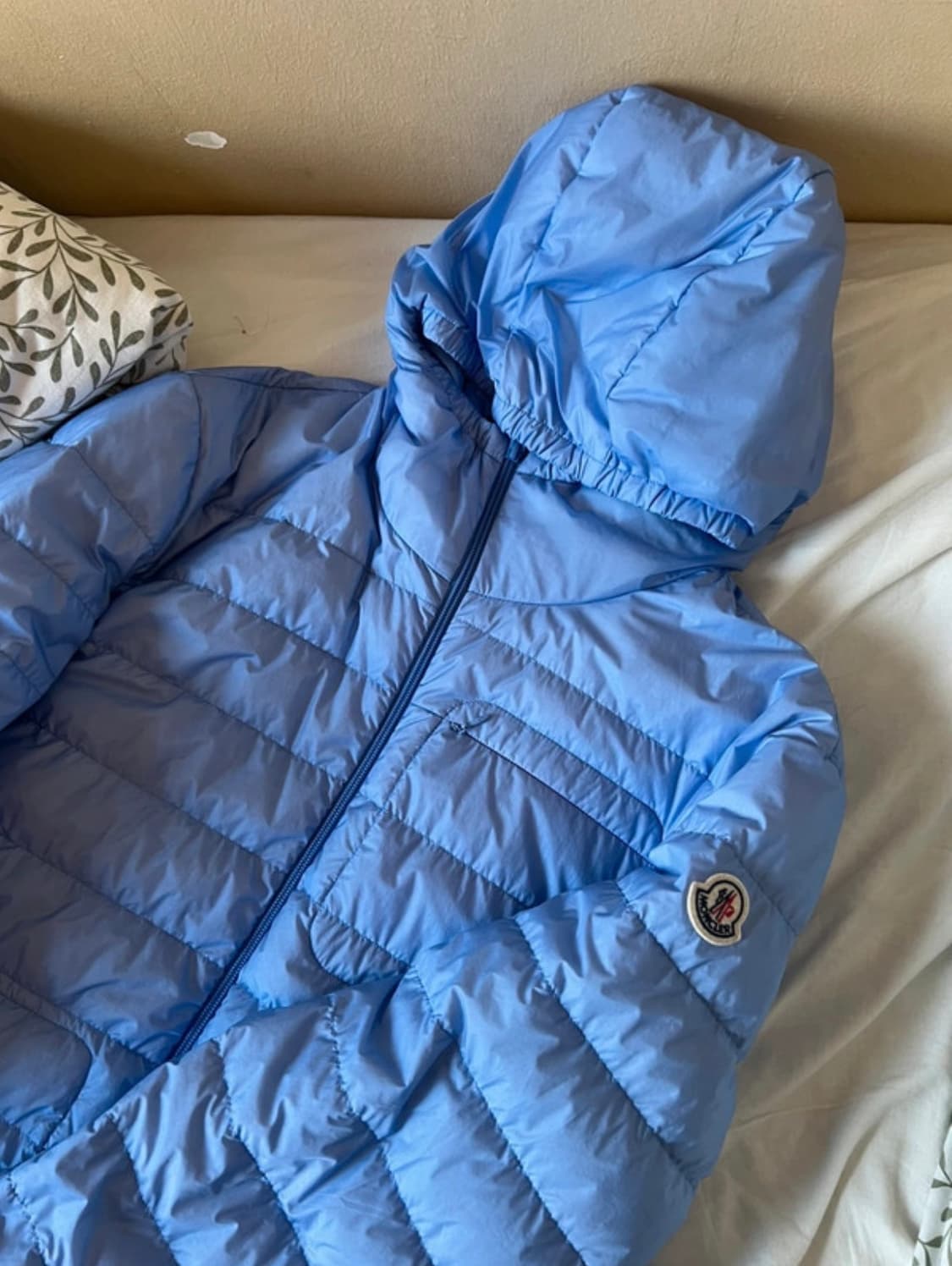 몽클레어 풀라오 경량패딩 스카이 상품이미지1
