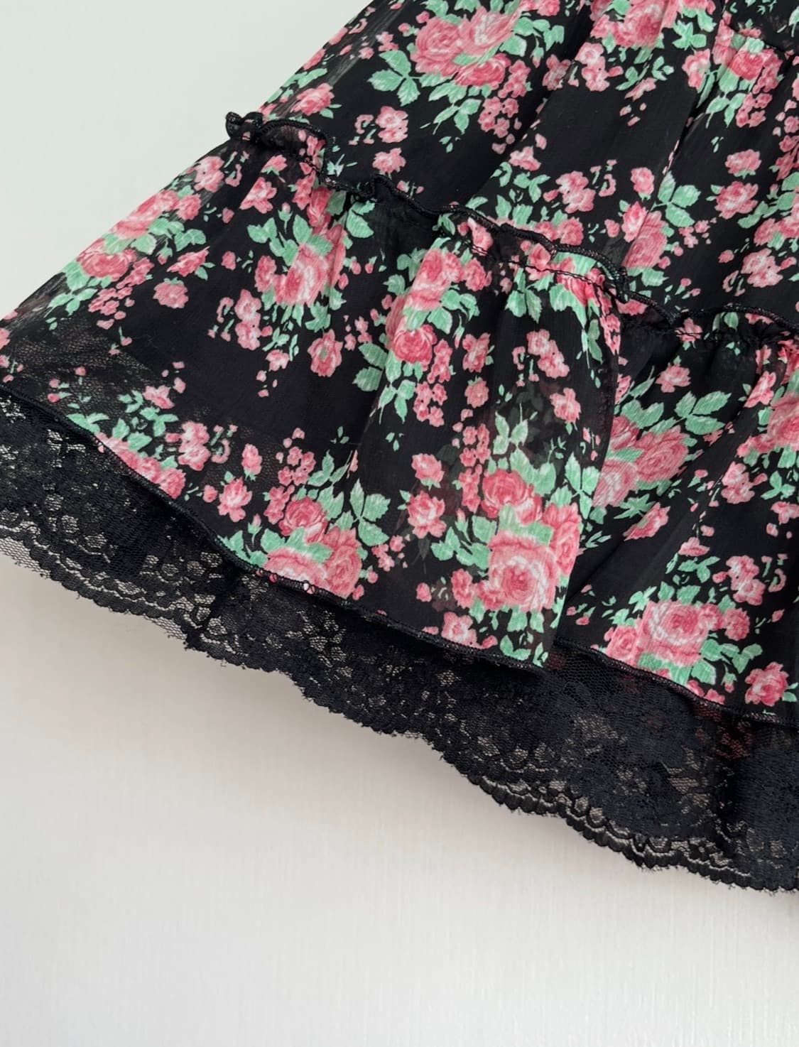 *SALE) 블랙 로즈 플라워 프릴 스커트 상품이미지3