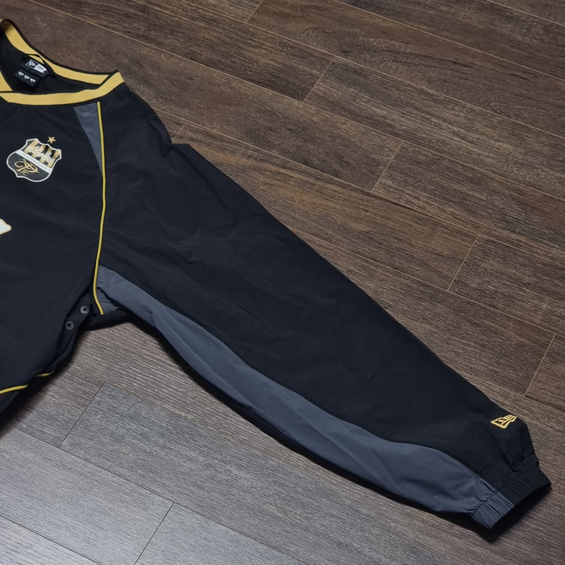 오버더피치 X 뉴에라 한정판 우븐 맨투맨 95 상품이미지4