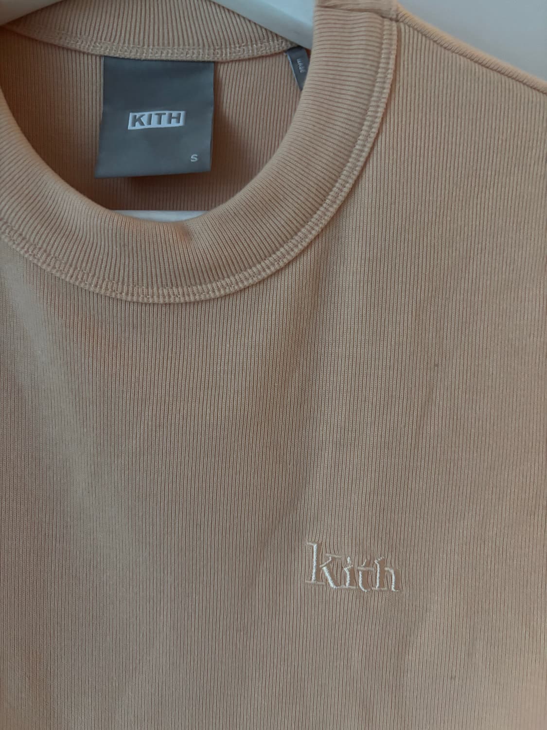 kith 피치색 립 크롭 티  상품이미지1